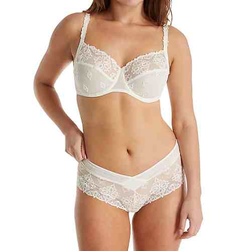 Pus size bras - the essentials of a beautiful look and fit.