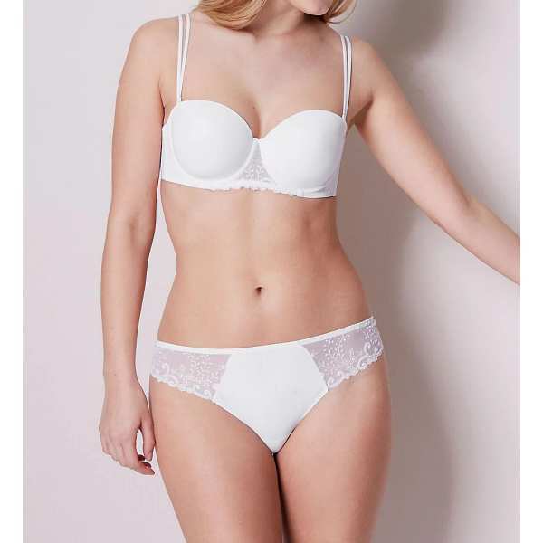 An elegant bridal lingerie thong is a wonderful way to enjoy your sexy side on your wedding day!