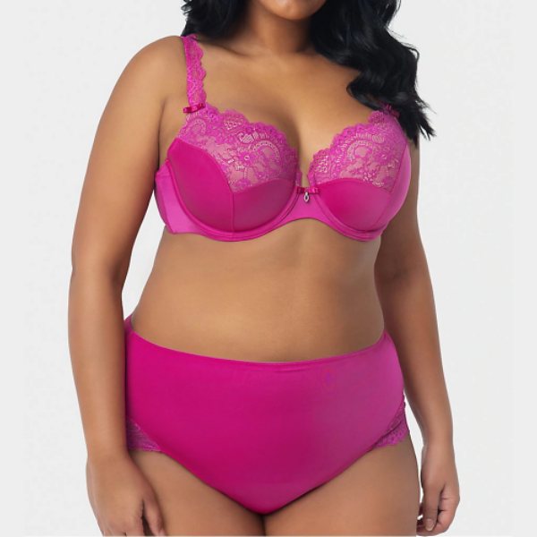 A plus size push up bra with scalloped lace trim is very feminine.