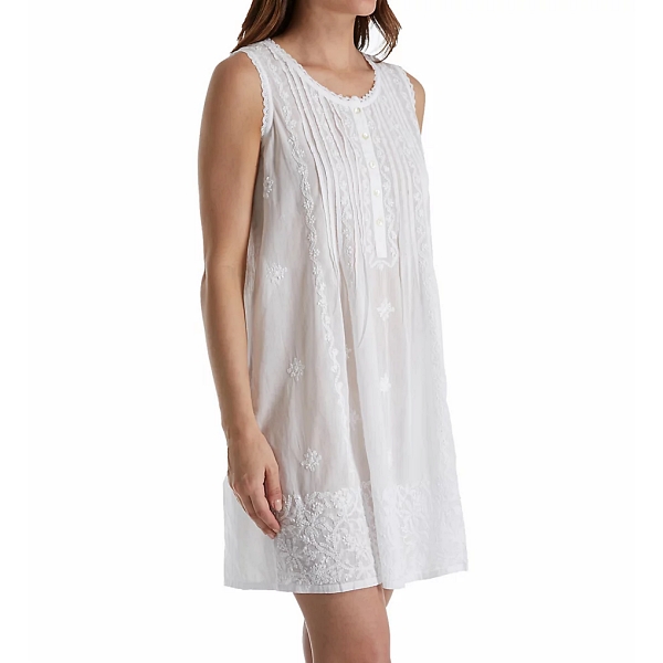 Womens nightgowns in white cotton are fresh and fabulous for the spring / summer season.